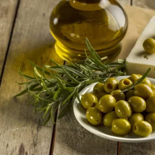 wellhealthorganic.com:11-health-benefits-and-side-effects-of-olives-benefits-of-olives