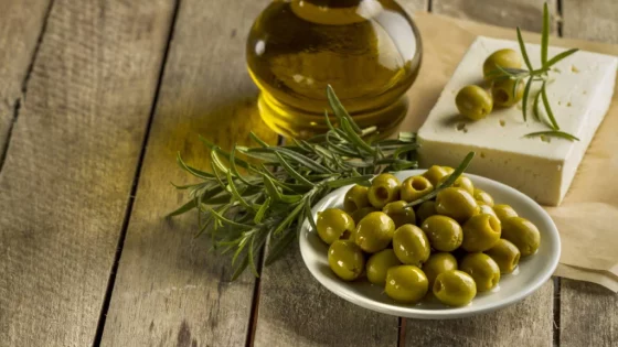 wellhealthorganic.com:11-health-benefits-and-side-effects-of-olives-benefits-of-olives