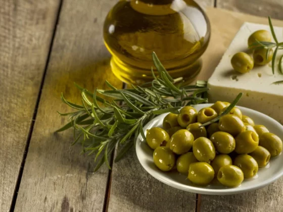 wellhealthorganic.com:11-health-benefits-and-side-effects-of-olives-benefits-of-olives